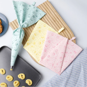 CAKE DECOR™ 1 Pc Pastry Icing Cream Piping Bag Silicone Reusable Cake Decorating Bag | 40x22cm | Assorted Colours (SB-6030-1)